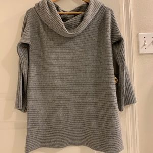 Lou grey sweater